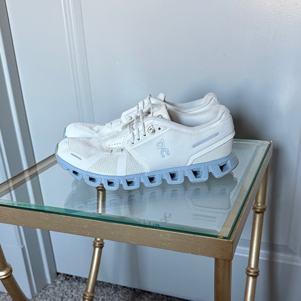 On Running Cloud 6 White Sneakers